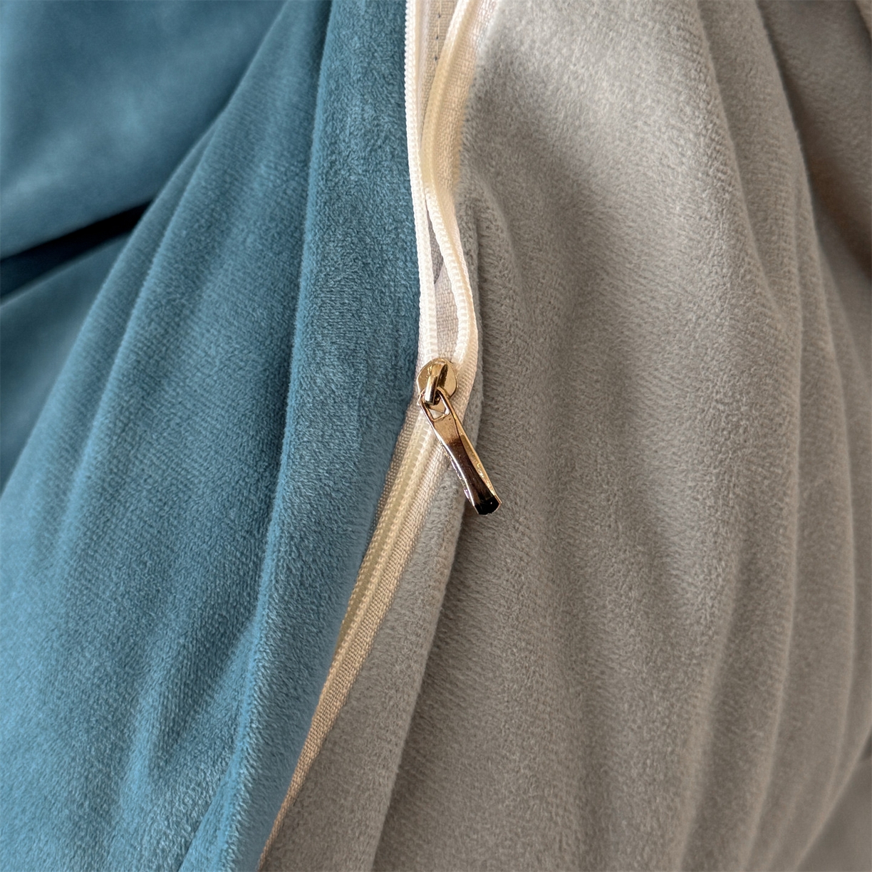 91家纺网 家纺一手货源 找家纺 云棉坊 2025新款水晶绒刺绣四件套-初见 初见-宾利蓝