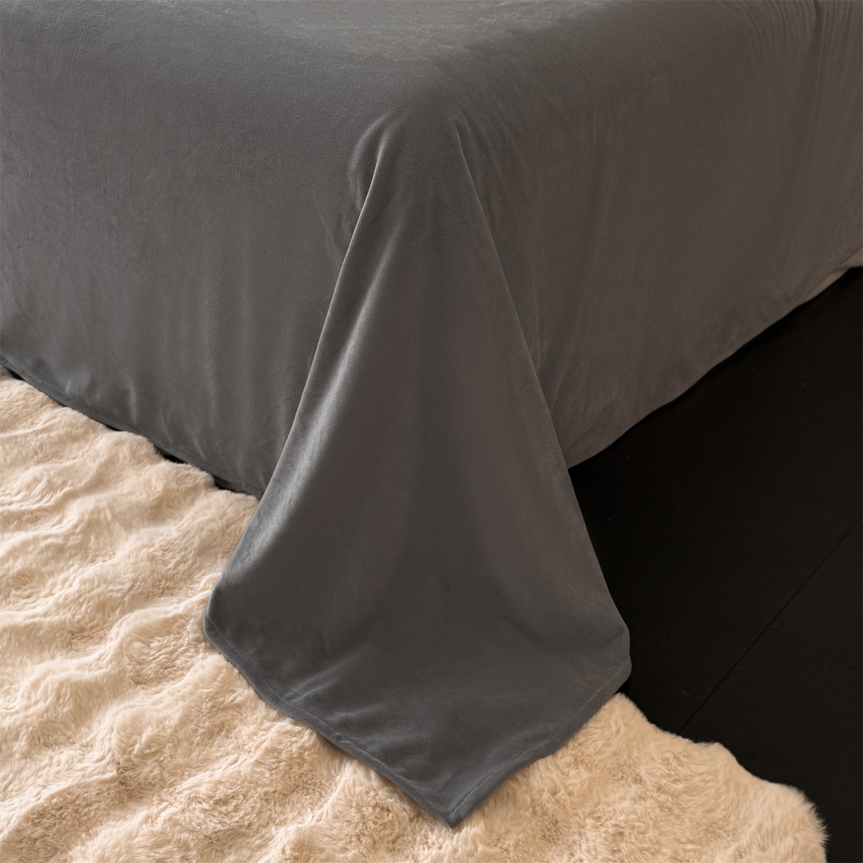 91家纺网 家纺一手货源 找家纺 云棉坊 2025新款水晶绒刺绣四件套-初见 初见-山灰