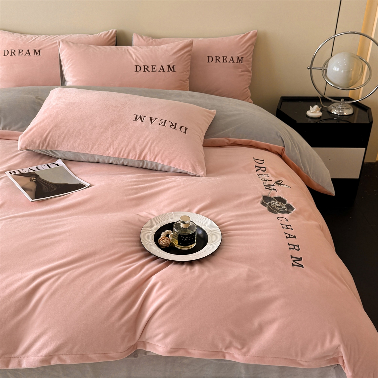 91家纺网 家纺一手货源 找家纺 云棉坊 2025新款水晶绒刺绣四件套-初见 初见-蜜桃粉