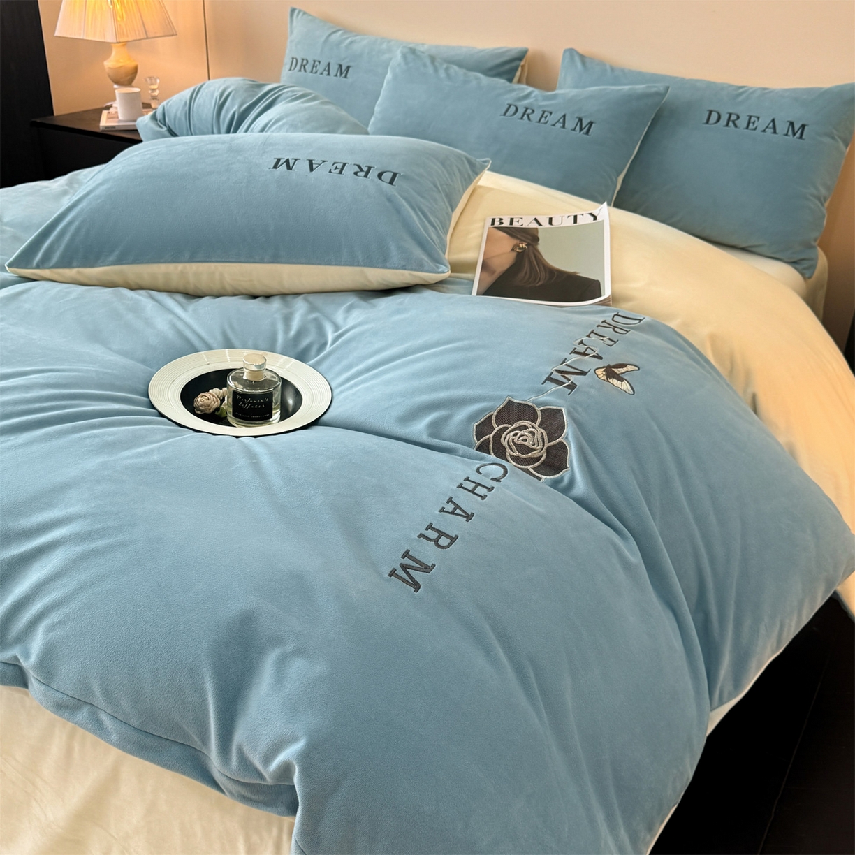 91家纺网 家纺一手货源 找家纺 云棉坊 2025新款水晶绒刺绣四件套-初见 初见-天空兰