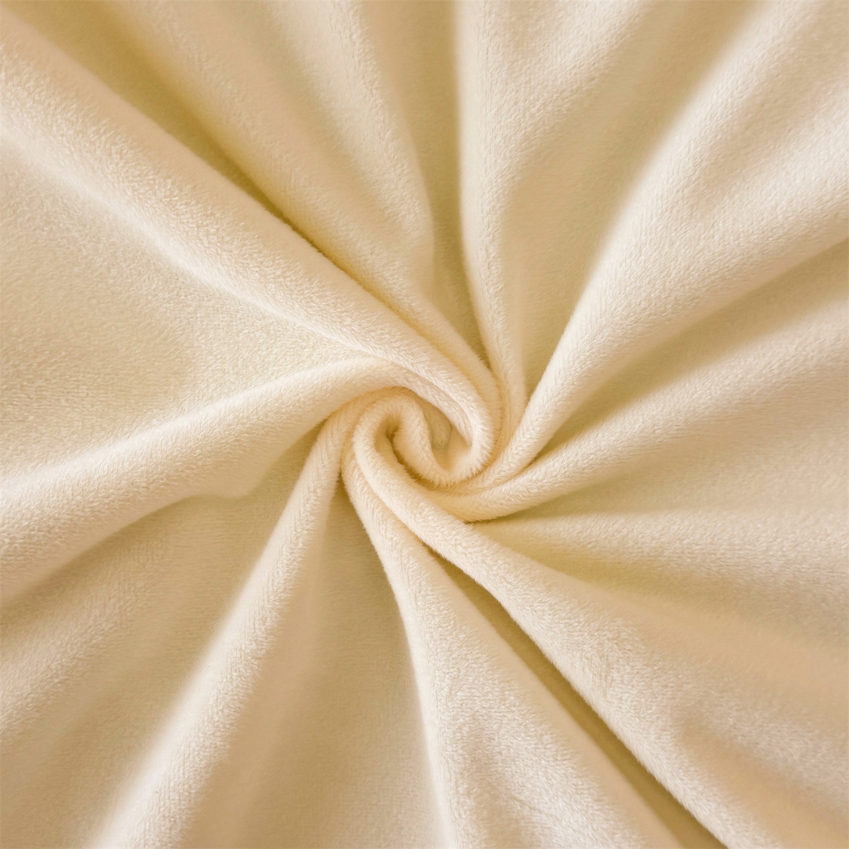 91家纺网 家纺一手货源 找家纺 云棉坊 2025新款水晶绒刺绣四件套-初见 初见-奶白兰