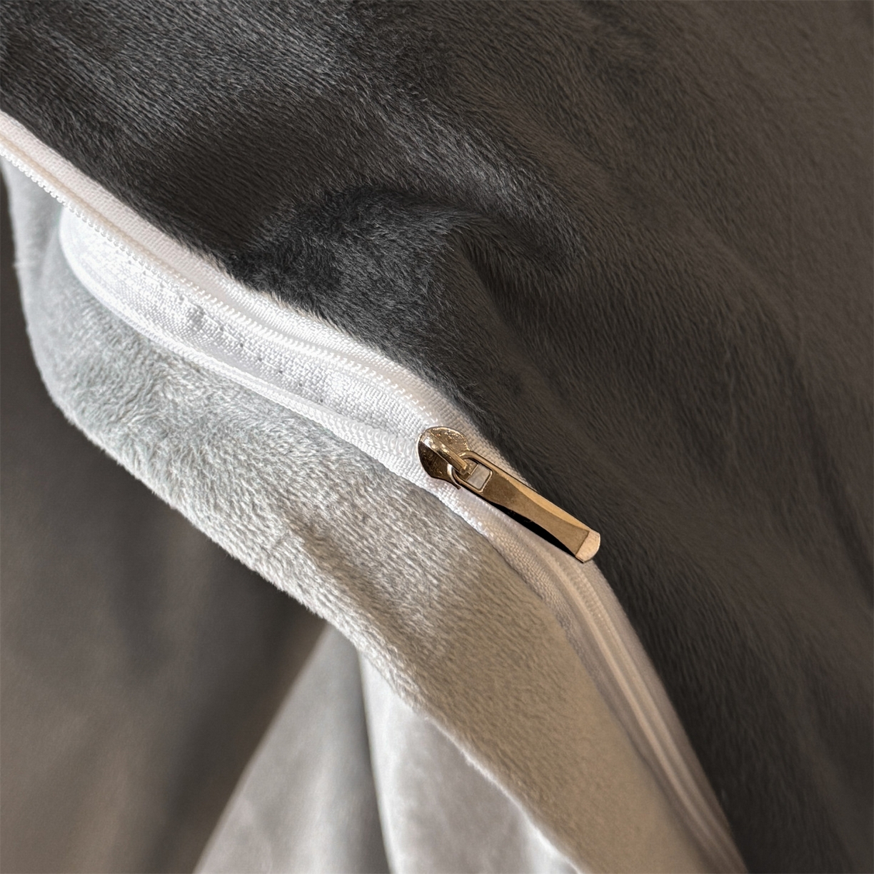 91家纺网 家纺一手货源 找家纺 云棉坊 2025新款水晶绒刺绣四件套-初见 初见-山灰