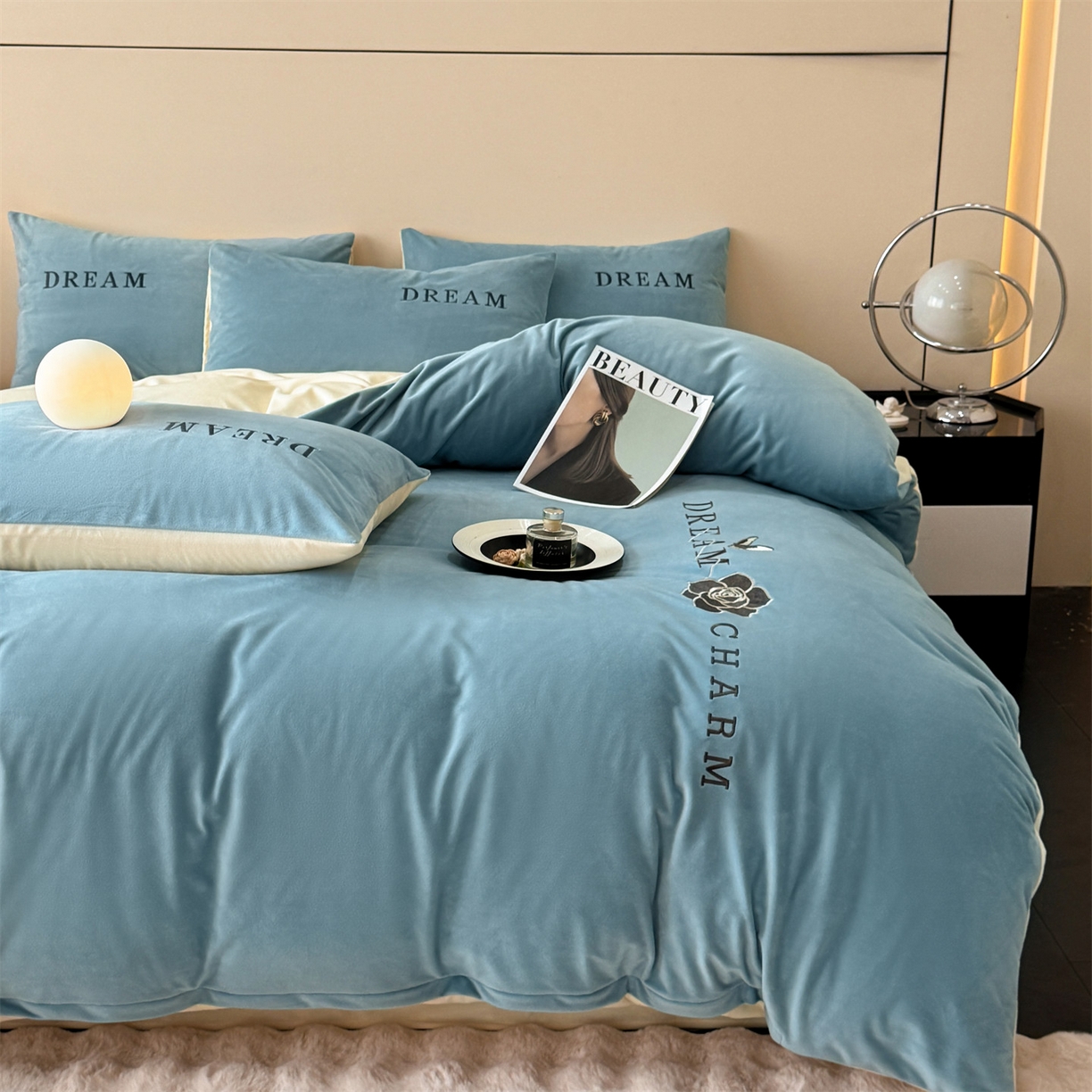 91家纺网 家纺一手货源 找家纺 云棉坊 2025新款水晶绒刺绣四件套-初见 初见-天空兰