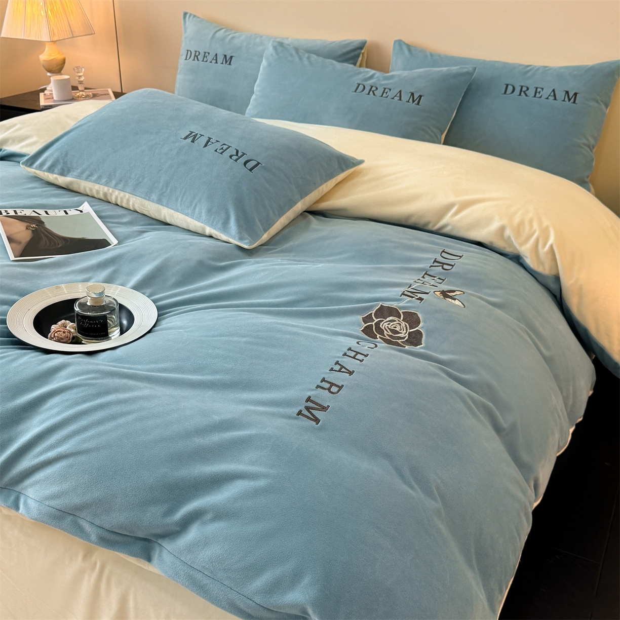 91家纺网 家纺一手货源 找家纺 云棉坊 2025新款水晶绒刺绣四件套-初见 初见-天空兰