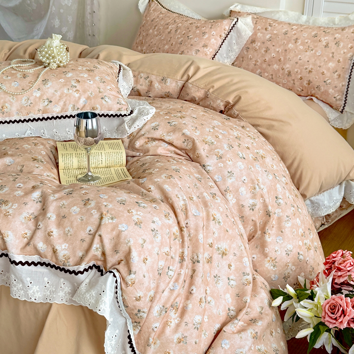 91家纺网 家纺一手货源 找家纺 星座家纺 2025新款秋冬全棉花边数码印花磨毛四件套 蜜瓣小雏菊-桔