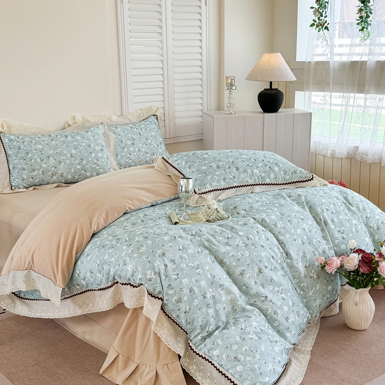 91家纺网 家纺一手货源 找家纺 星座家纺 2025新款秋冬全棉花边数码印花磨毛四件套 蜜瓣小雏菊-兰