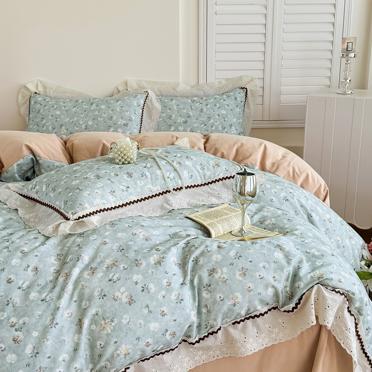 91家纺网 家纺一手货源 找家纺 星座家纺 2025新款秋冬全棉花边数码印花磨毛四件套 蜜瓣小雏菊-兰