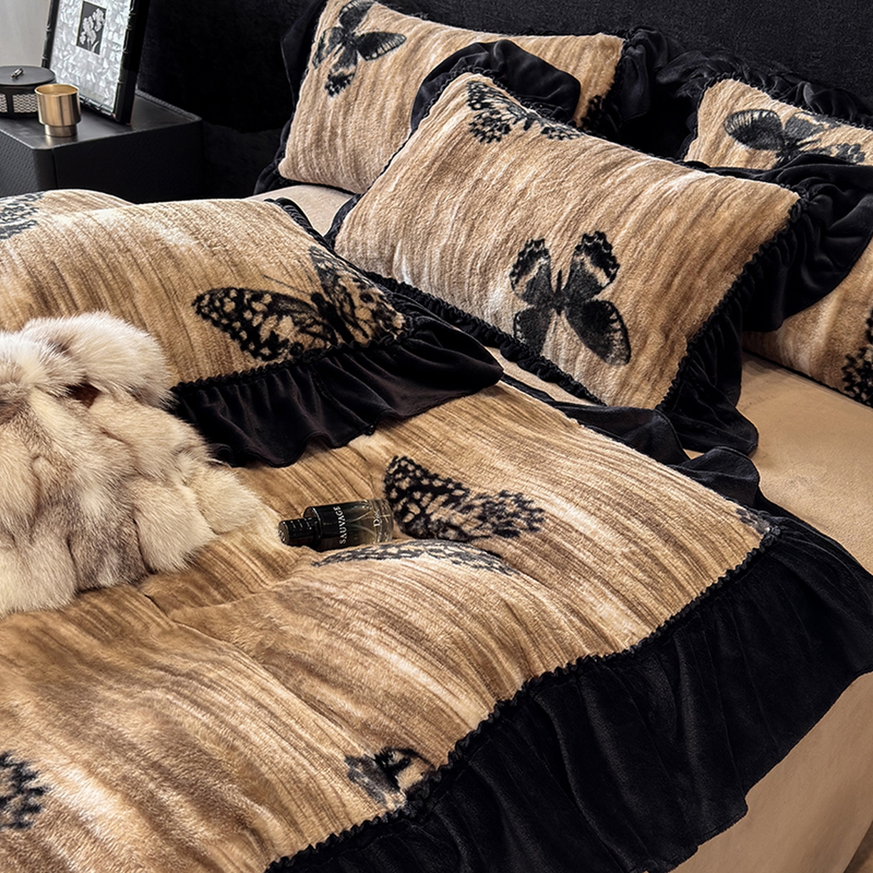 91家纺网 家纺一手货源 找家纺 优悦生活馆 2025新款兔毛绒牛奶绒保暖四件套 蝶纹