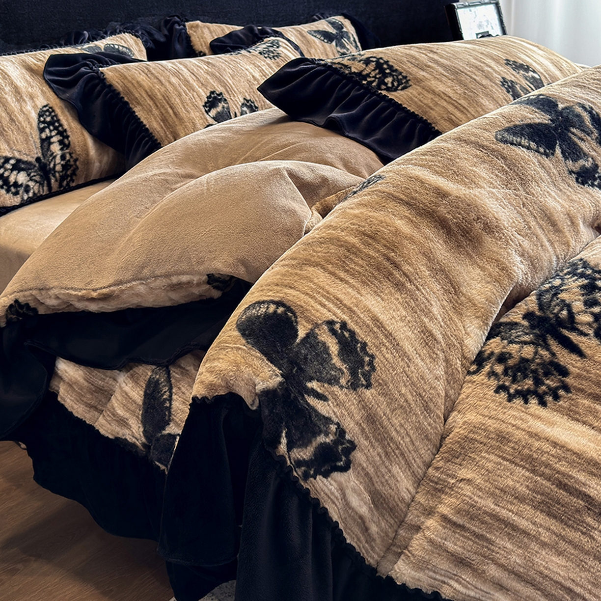 91家纺网 家纺一手货源 找家纺 优悦生活馆 2025新款兔毛绒牛奶绒保暖四件套 蝶纹