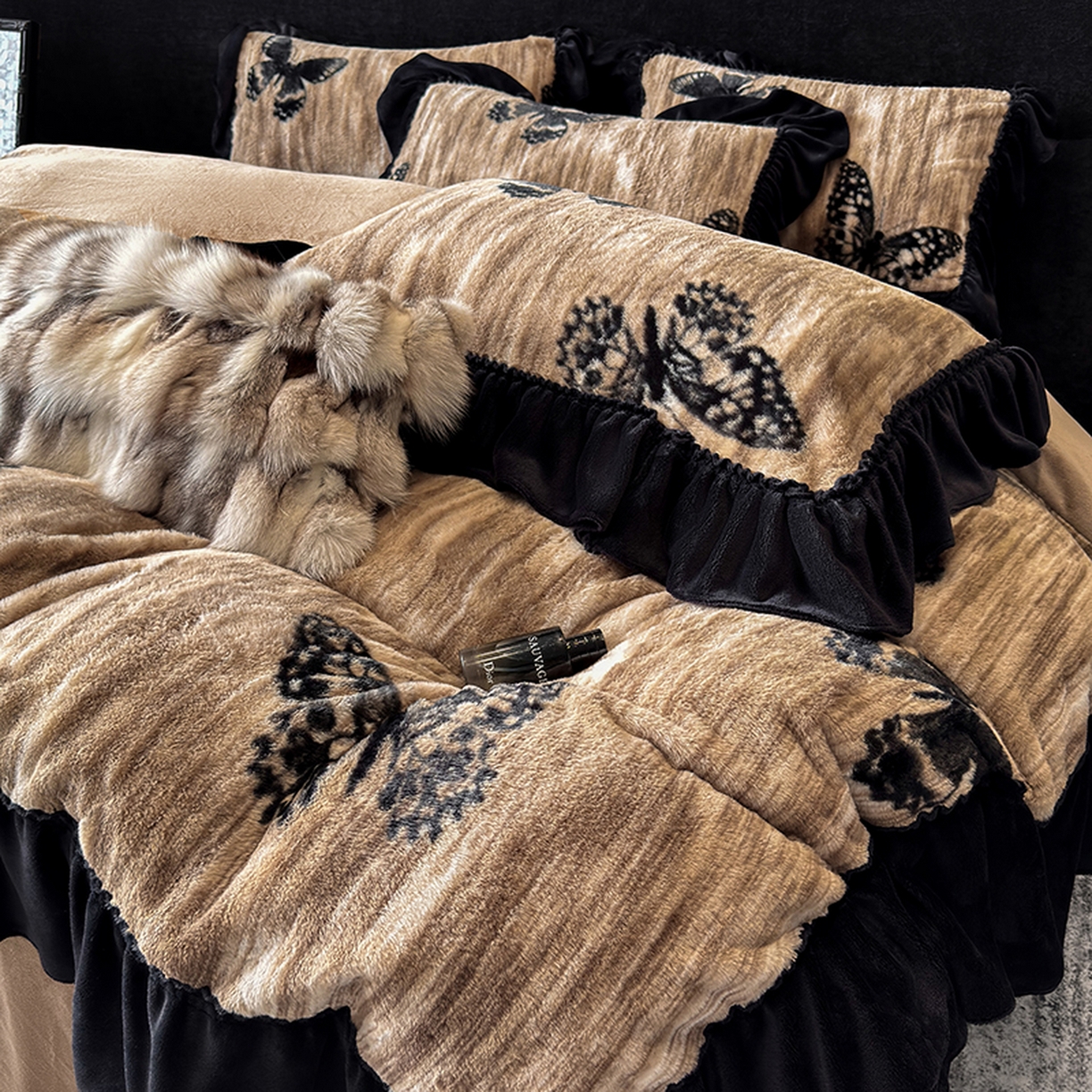 91家纺网 家纺一手货源 找家纺 优悦生活馆 2025新款兔毛绒牛奶绒保暖四件套 蝶纹