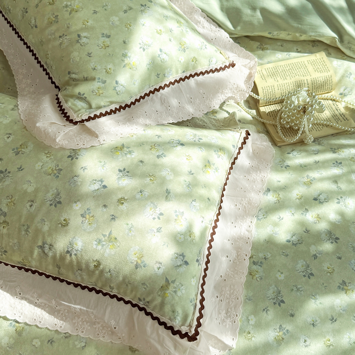 91家纺网 家纺一手货源 找家纺 星座家纺 2025新款秋冬全棉花边数码印花磨毛四件套 蜜瓣小雏菊-绿