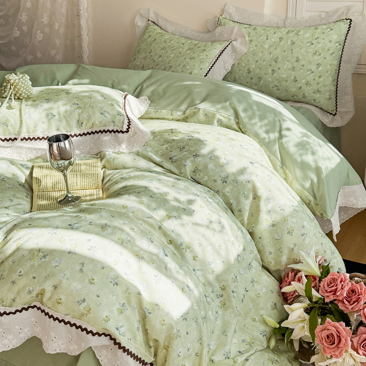 91家纺网 家纺一手货源 找家纺 星座家纺 2025新款秋冬全棉花边数码印花磨毛四件套 蜜瓣小雏菊-绿