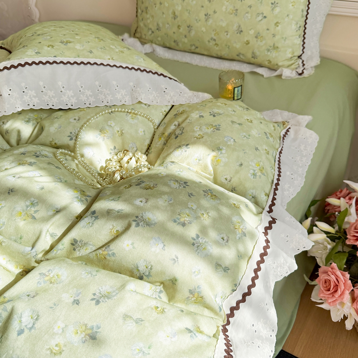 91家纺网 家纺一手货源 找家纺 星座家纺 2025新款秋冬全棉花边数码印花磨毛四件套 蜜瓣小雏菊-绿