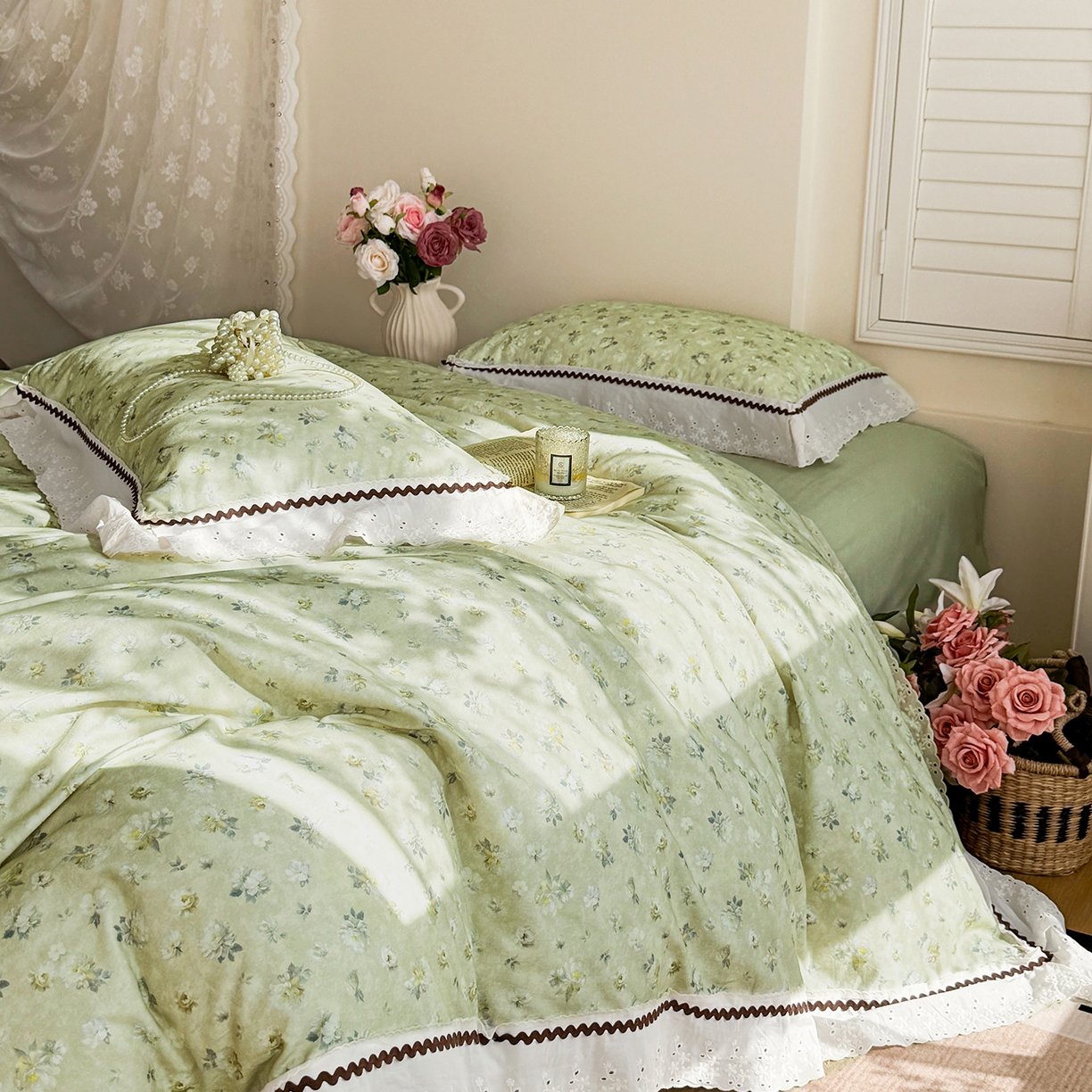 91家纺网 家纺一手货源 找家纺 星座家纺 2025新款秋冬全棉花边数码印花磨毛四件套 蜜瓣小雏菊-绿