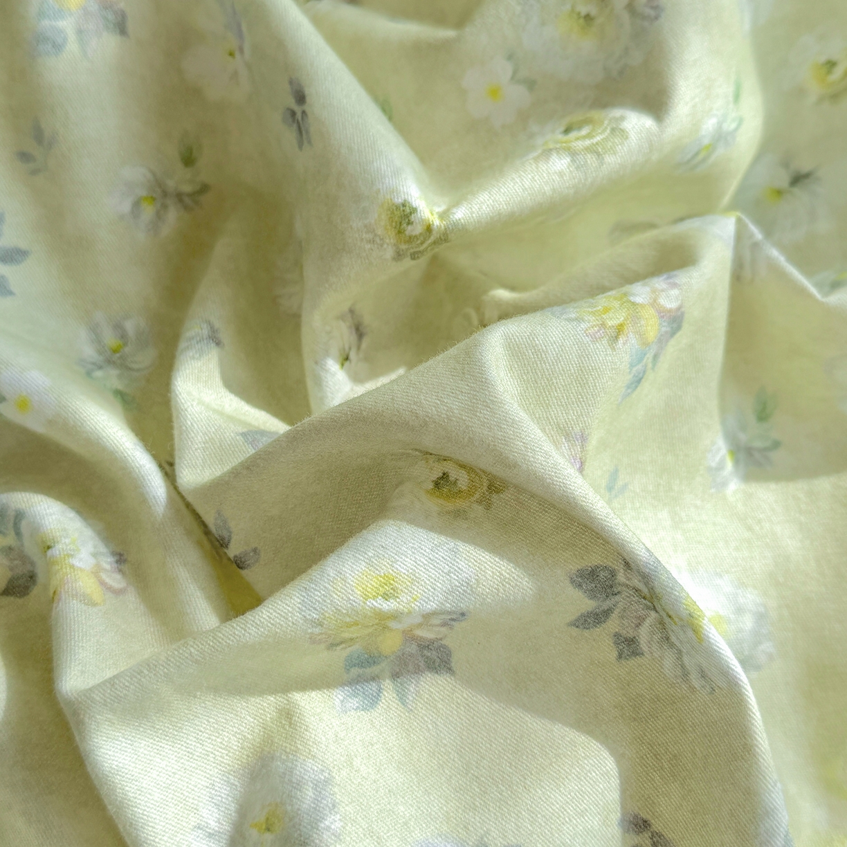 91家纺网 家纺一手货源 找家纺 星座家纺 2025新款秋冬全棉花边数码印花磨毛四件套 蜜瓣小雏菊-绿