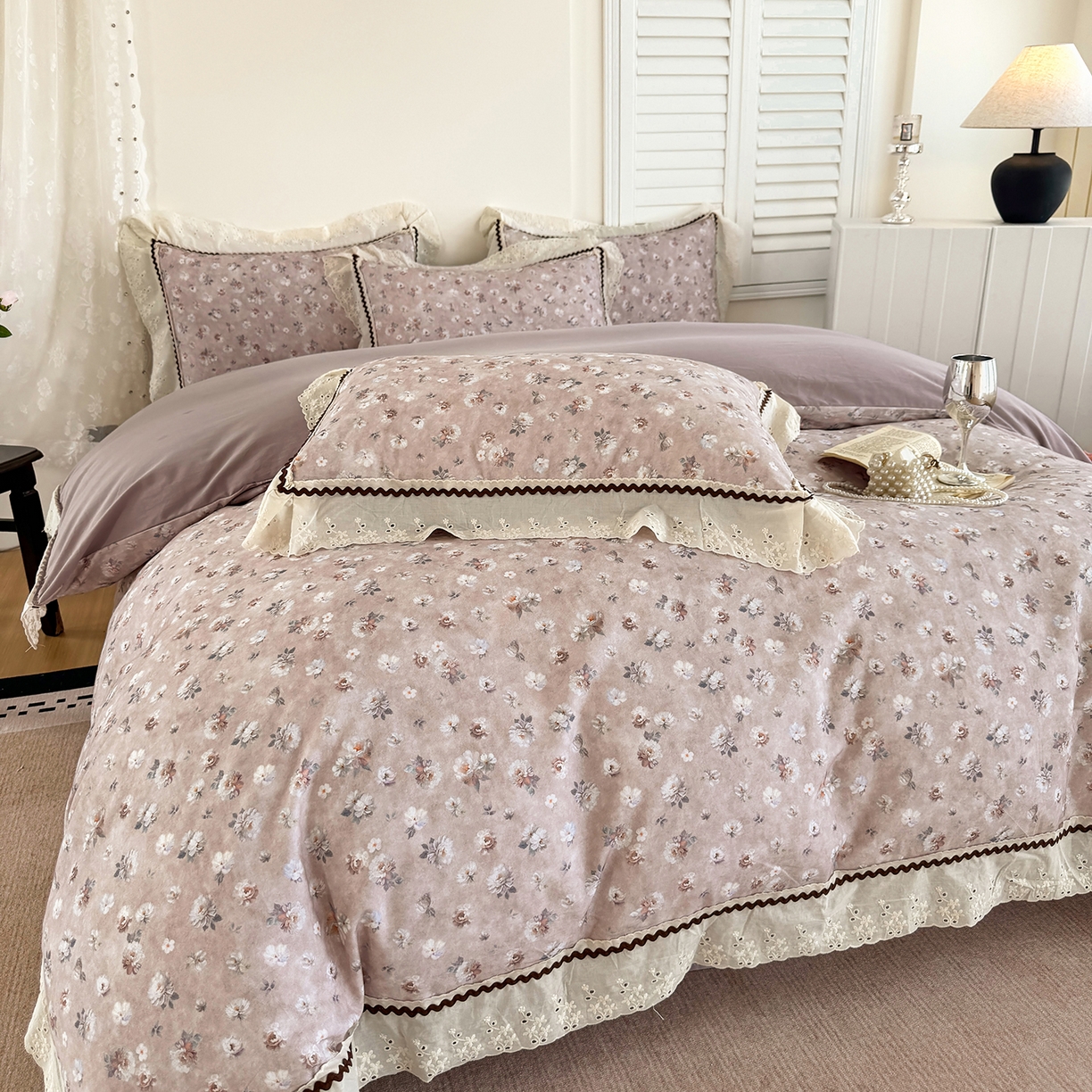 星座家纺 2025新款秋冬全棉花边数码印花磨毛四件套 蜜瓣小雏菊-紫