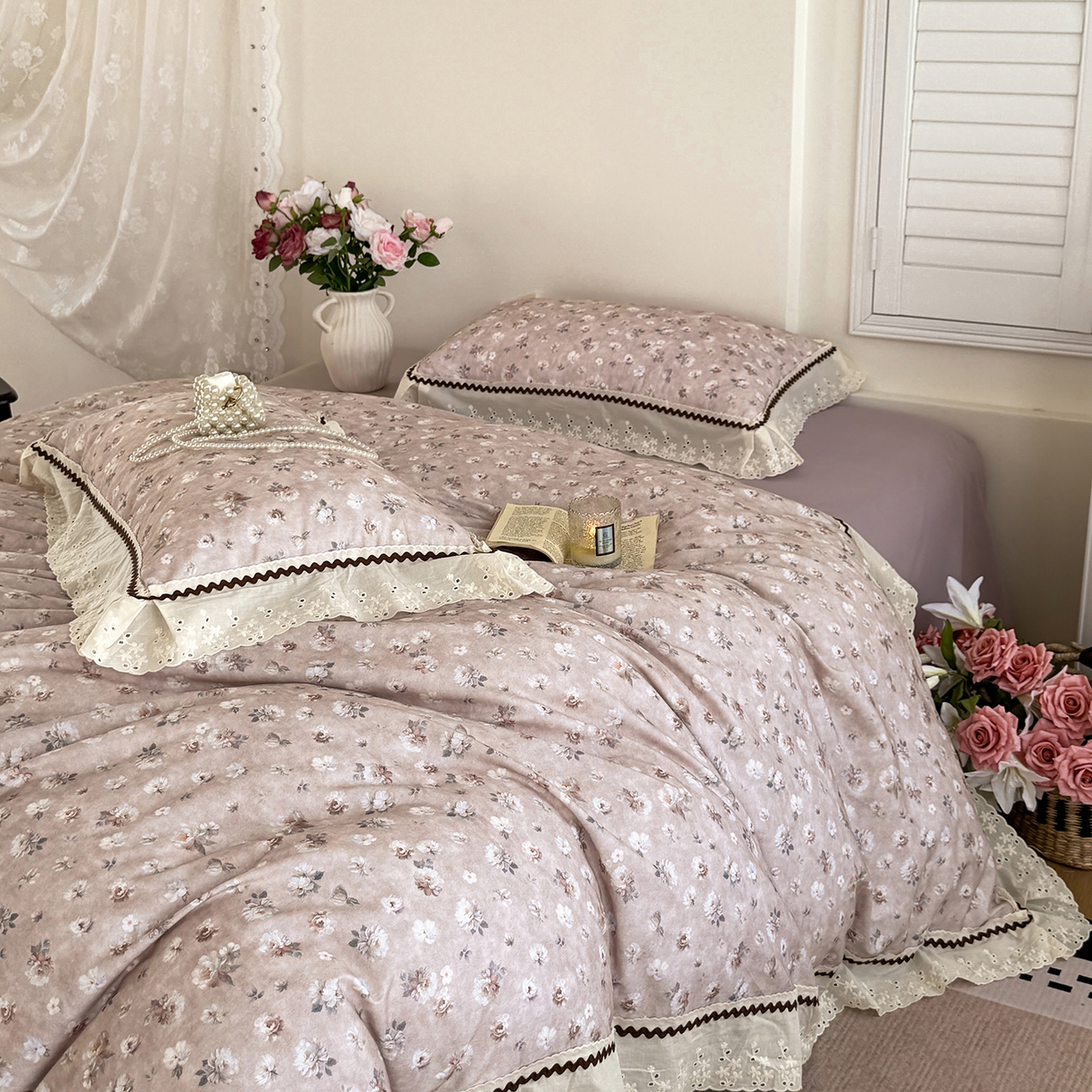 91家纺网 家纺一手货源 找家纺 星座家纺 2025新款秋冬全棉花边数码印花磨毛四件套 蜜瓣小雏菊-紫