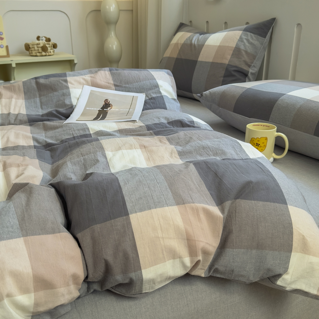91家纺网 家纺一手货源 找家纺 宜家坊 2025新款A类全棉色织水洗棉被套单件纯棉格子纯色学生宿舍被罩定制定做 洛伊-灰咖大格