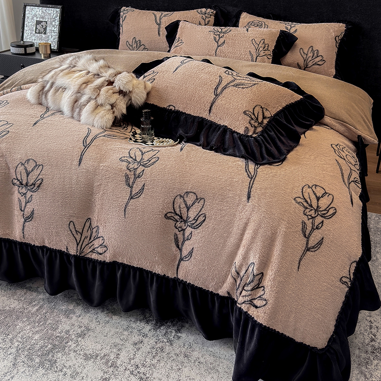 91家纺网 家纺一手货源 找家纺 优悦生活馆 2025新款兔毛绒牛奶绒保暖四件套 线条玫瑰