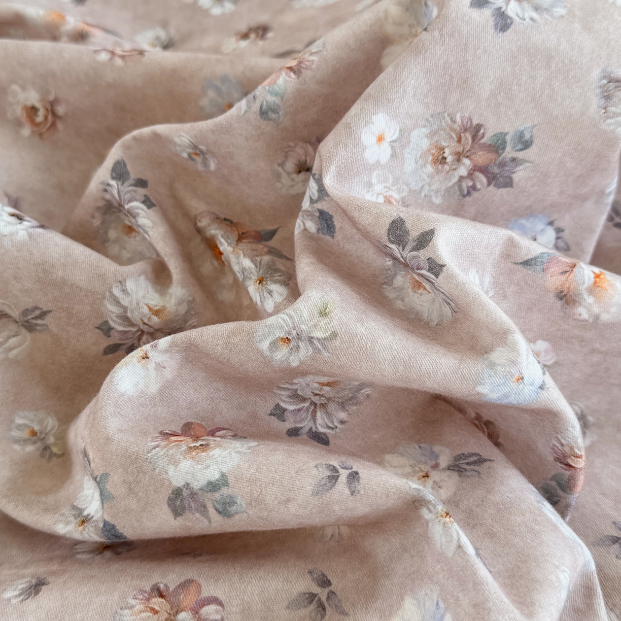 91家纺网 家纺一手货源 找家纺 星座家纺 2025新款秋冬全棉花边数码印花磨毛四件套 蜜瓣小雏菊-紫