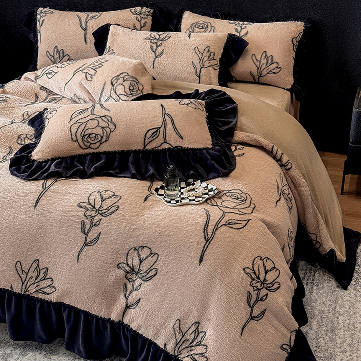 91家纺网 家纺一手货源 找家纺 优悦生活馆 2025新款兔毛绒牛奶绒保暖四件套 线条玫瑰