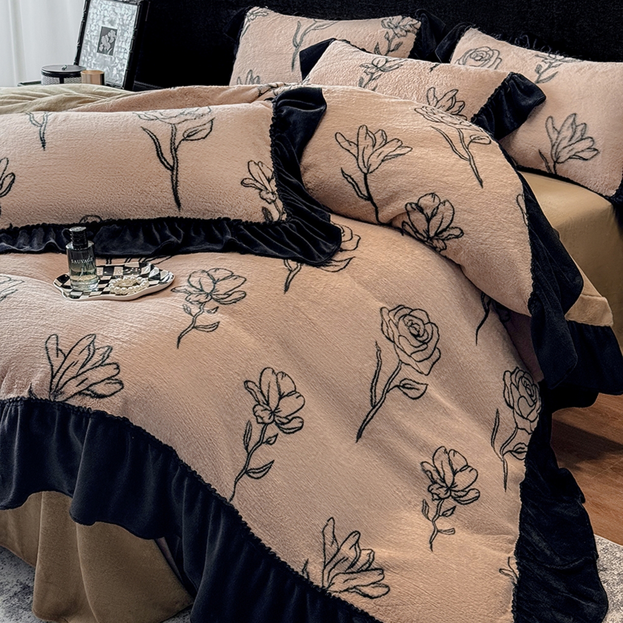 91家纺网 家纺一手货源 找家纺 优悦生活馆 2025新款兔毛绒牛奶绒保暖四件套 线条玫瑰