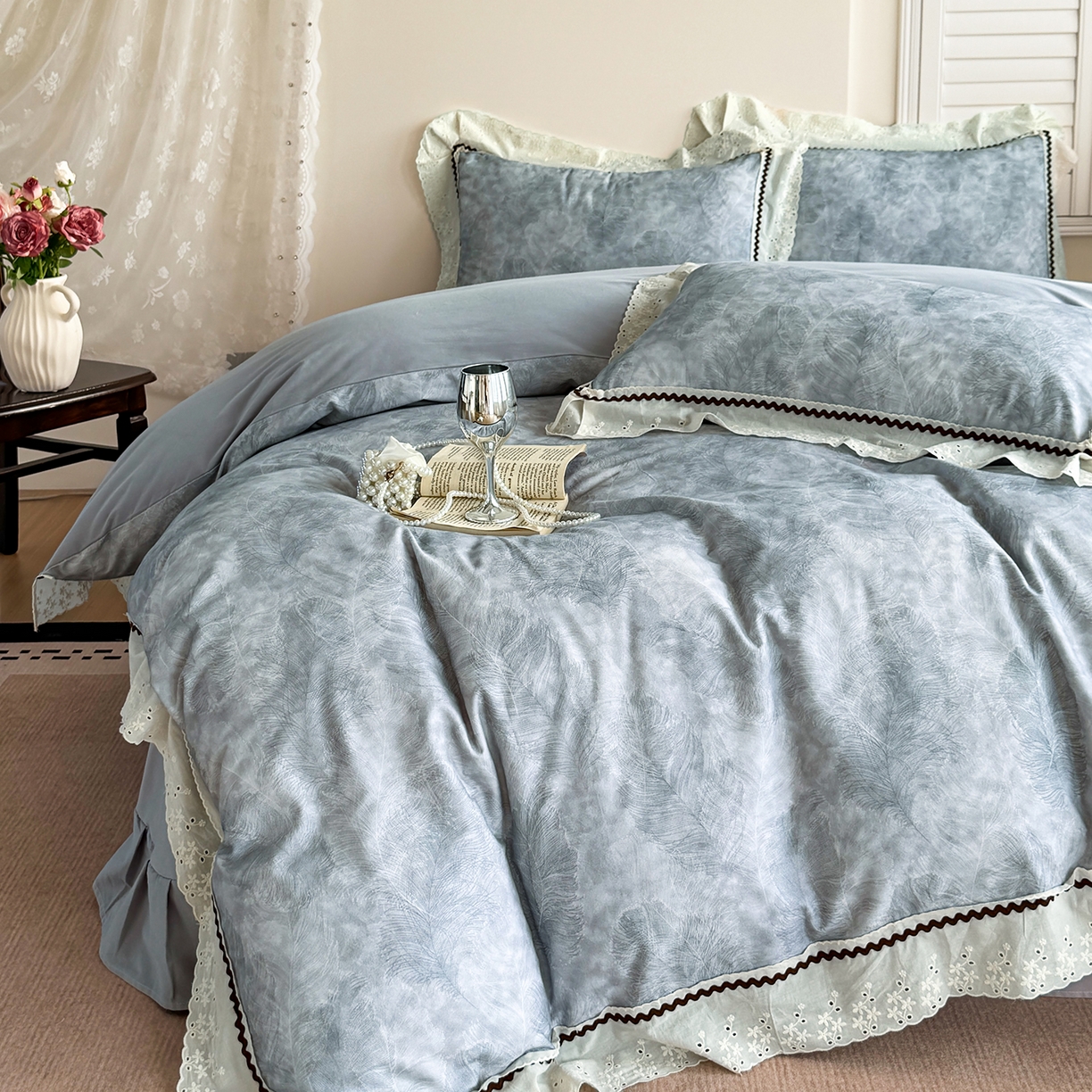 91家纺网 家纺一手货源 找家纺 星座家纺 2025新款秋冬全棉花边数码印花磨毛四件套 羽絮-灰