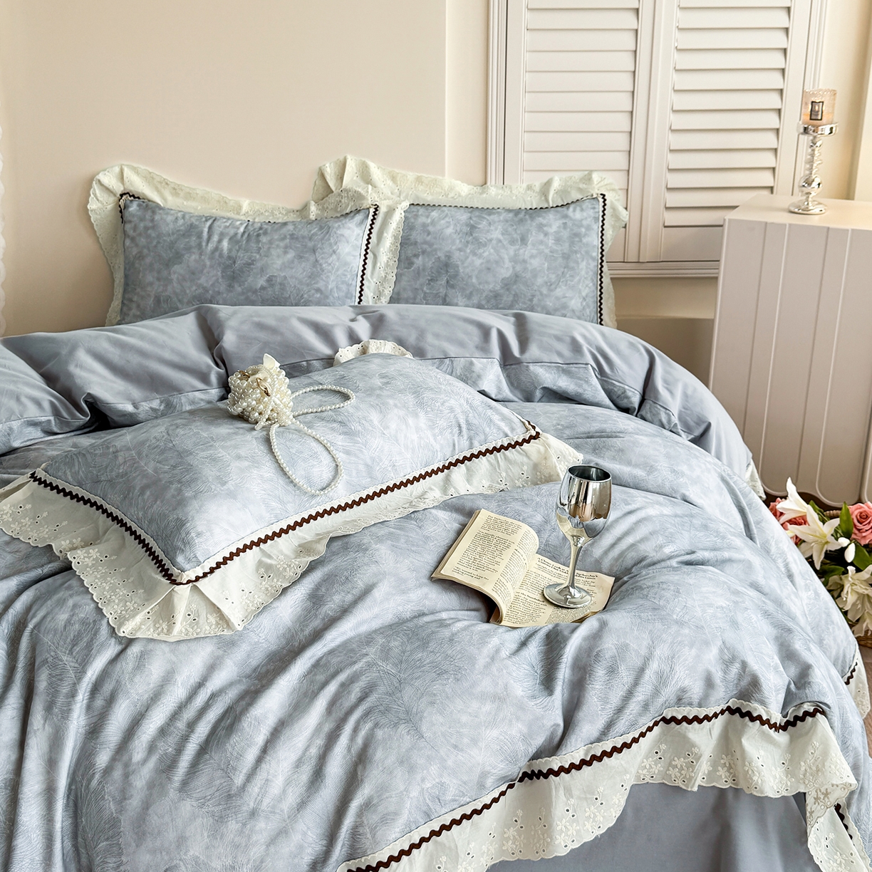 91家纺网 家纺一手货源 找家纺 星座家纺 2025新款秋冬全棉花边数码印花磨毛四件套 羽絮-灰