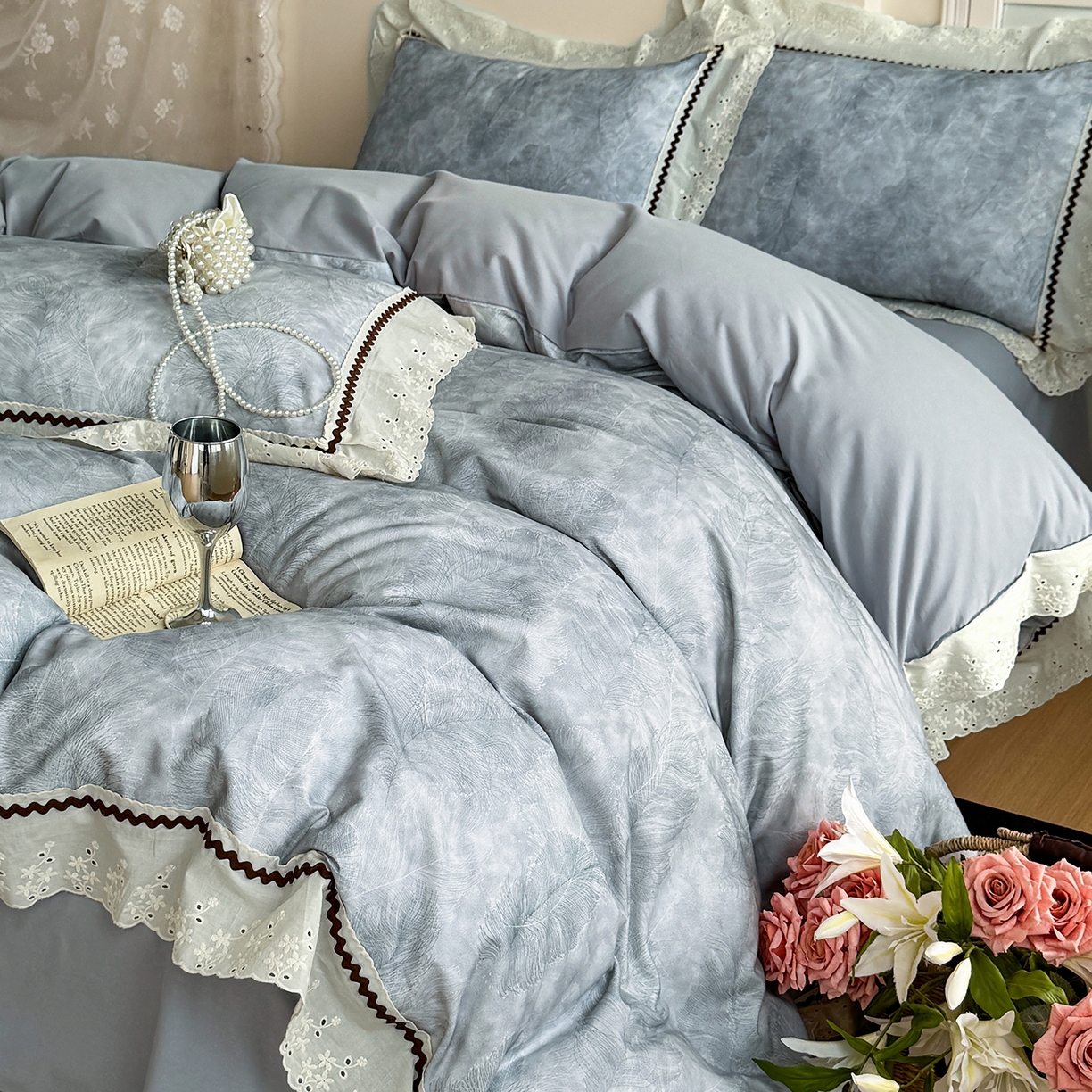 91家纺网 家纺一手货源 找家纺 星座家纺 2025新款秋冬全棉花边数码印花磨毛四件套 羽絮-灰