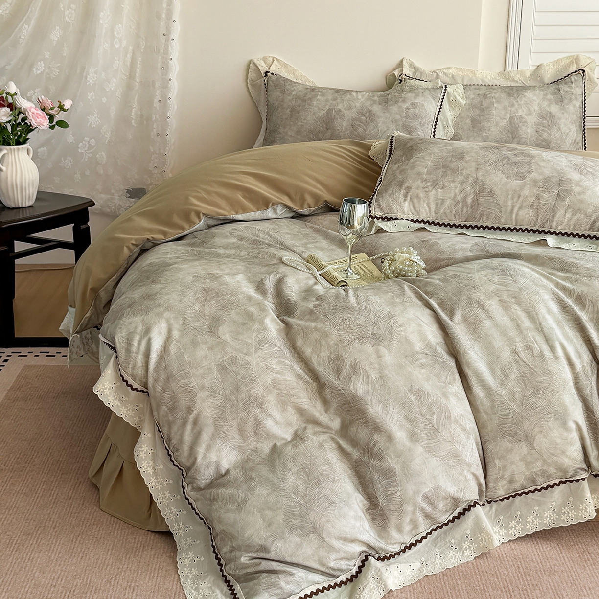 91家纺网 家纺一手货源 找家纺 星座家纺 2025新款秋冬全棉花边数码印花磨毛四件套 羽絮-咖