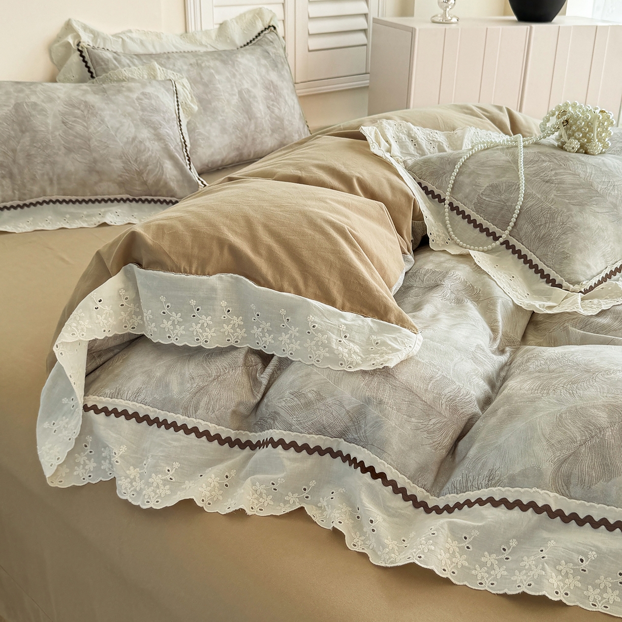 91家纺网 家纺一手货源 找家纺 星座家纺 2025新款秋冬全棉花边数码印花磨毛四件套 羽絮-咖