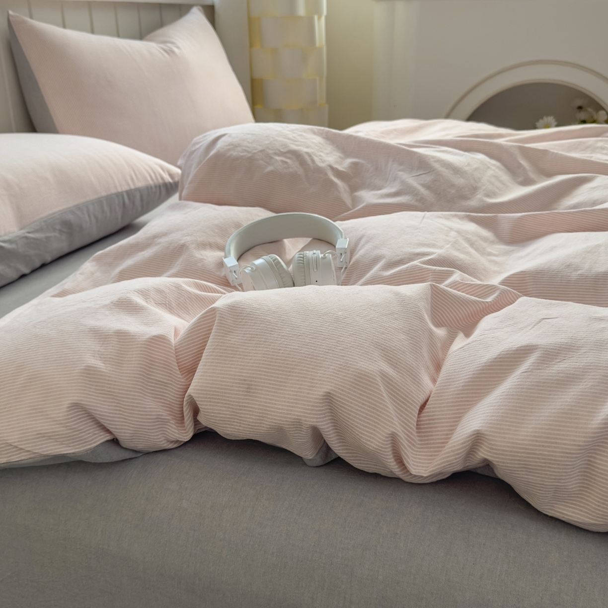 91家纺网 家纺一手货源 找家纺 宜家坊 2025新款A类全棉色织水洗棉被套单件纯棉格子纯色学生宿舍被罩定制定做 密条-粉灰