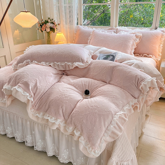 91家纺网 家纺一手货源 找家纺 （总）梦之星 2025新款牛奶绒雕花床盖款床单款四件套