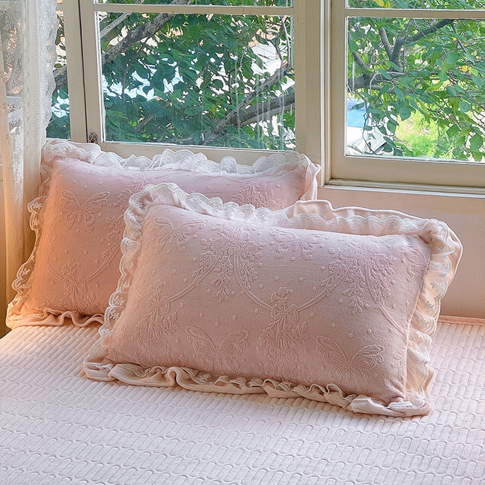 91家纺网 家纺一手货源 找家纺 梦之星 2025新款牛奶绒雕花床盖款床单款四件套 蝶恋花-粉