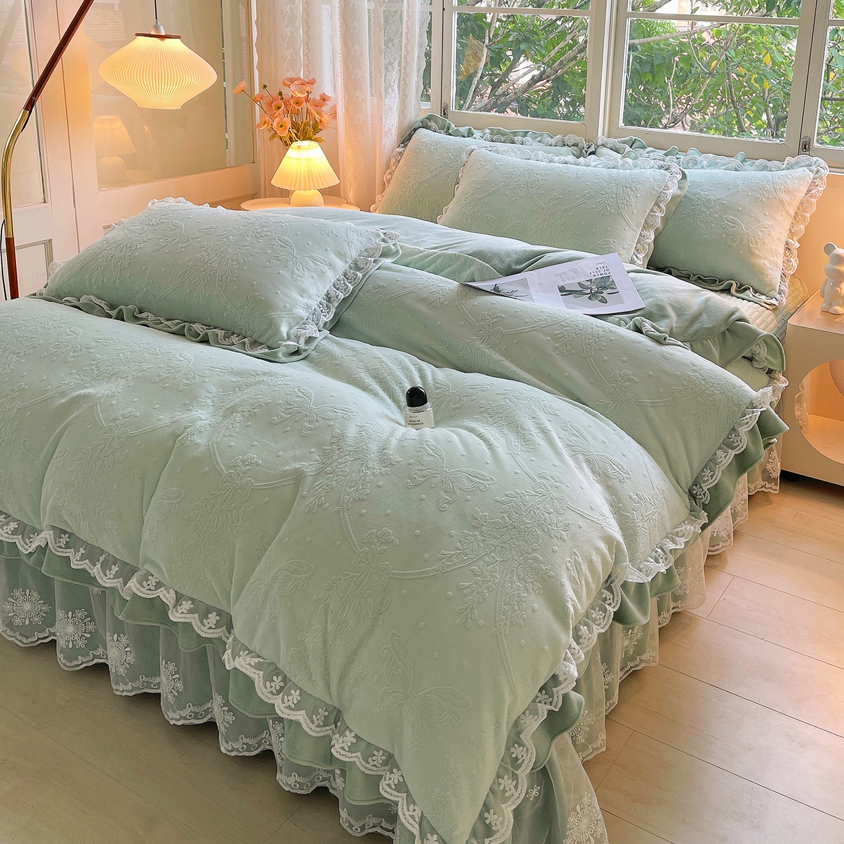 91家纺网 家纺一手货源 找家纺 梦之星 2025新款牛奶绒雕花床盖款床单款四件套 蝶恋花-绿