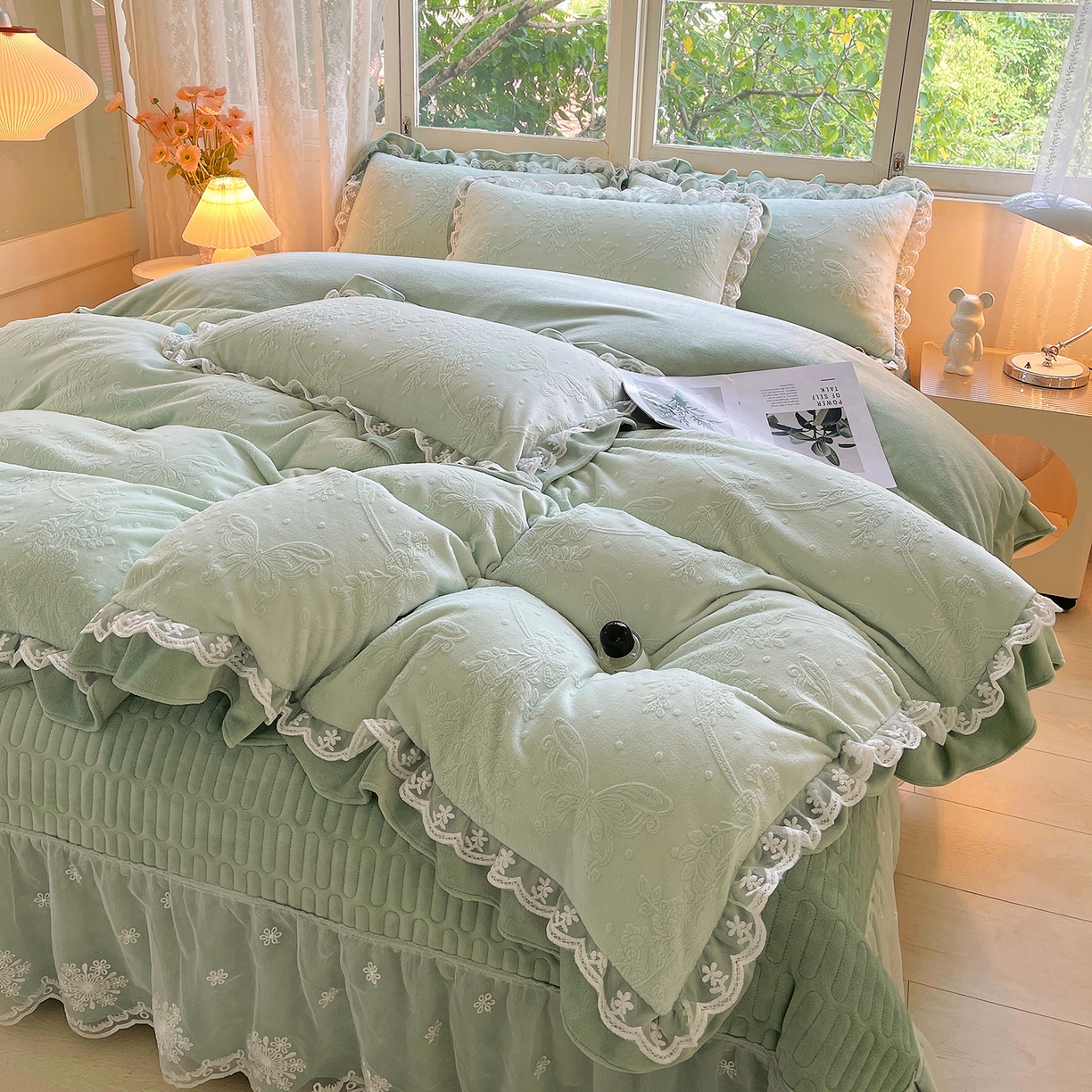 91家纺网 家纺一手货源 找家纺 梦之星 2025新款牛奶绒雕花床盖款床单款四件套 蝶恋花-绿
