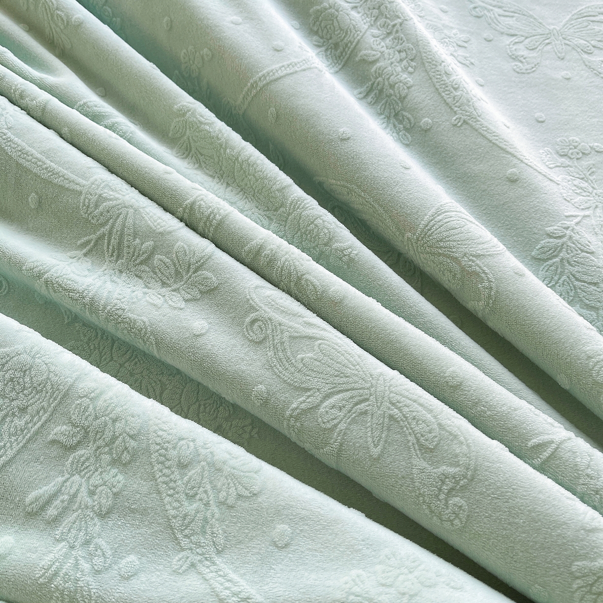 91家纺网 家纺一手货源 找家纺 梦之星 2025新款牛奶绒雕花床盖款床单款四件套 蝶恋花-绿