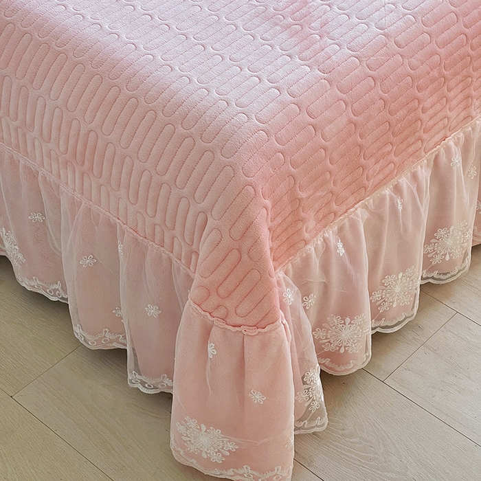 91家纺网 家纺一手货源 找家纺 梦之星 2025新款牛奶绒雕花床盖款床单款四件套 繁花-粉