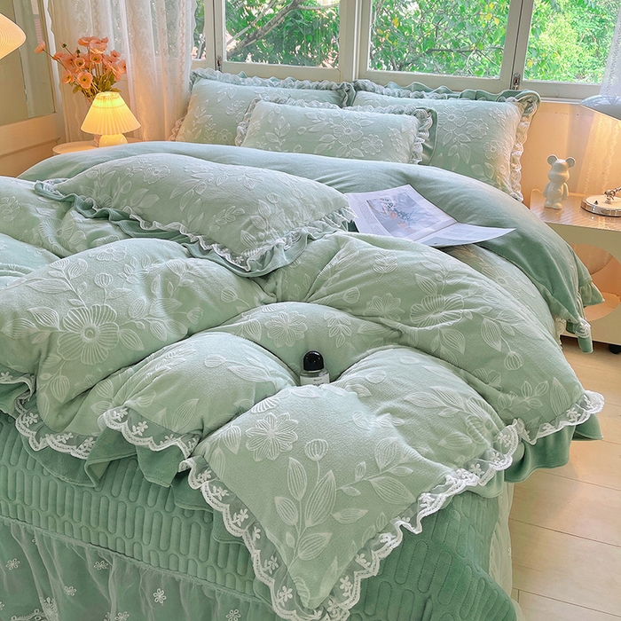 91家纺网 家纺一手货源 找家纺 梦之星 2025新款牛奶绒雕花床盖款床单款四件套 繁花-绿