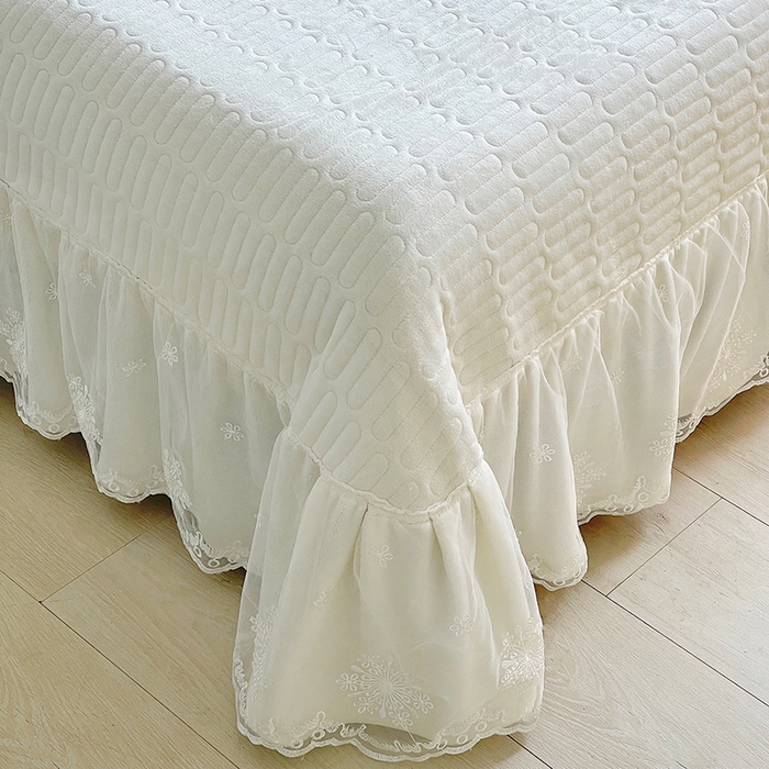 91家纺网 家纺一手货源 找家纺 梦之星 2025新款牛奶绒雕花床盖款床单款四件套 洛梦-白