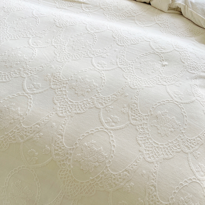 91家纺网 家纺一手货源 找家纺 梦之星 2025新款牛奶绒雕花床盖款床单款四件套 洛梦-白