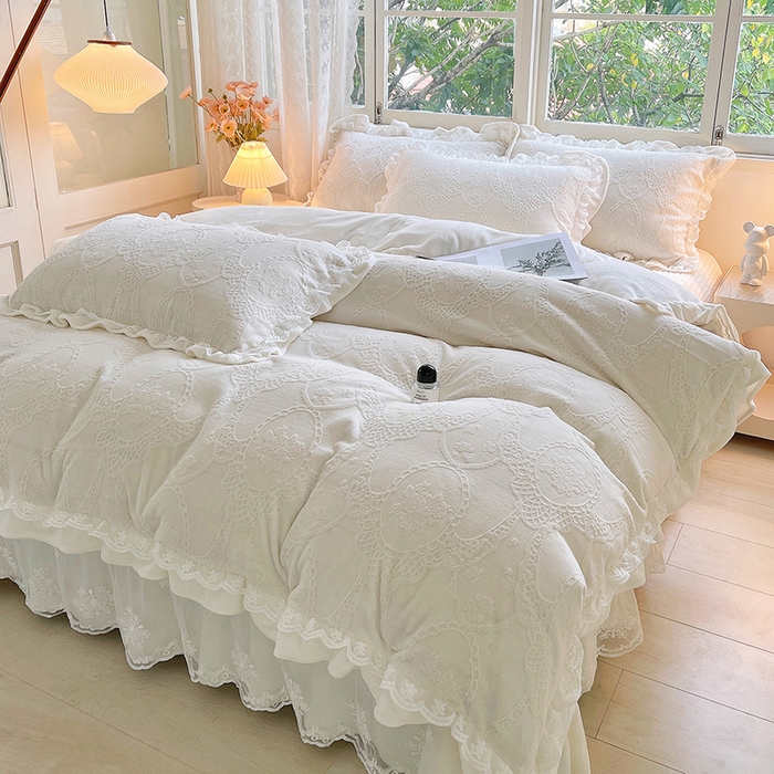 91家纺网 家纺一手货源 找家纺 梦之星 2025新款牛奶绒雕花床盖款床单款四件套 洛梦-白