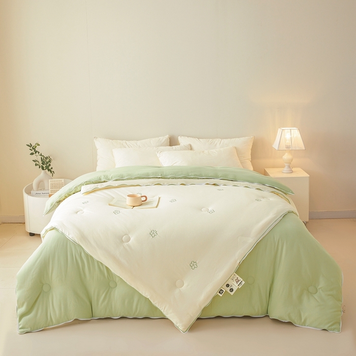 91家纺网 家纺一手货源 找家纺 维洋家纺 2025新款柔暖刺绣双层纱大豆子母被被子被芯 奶油绿花朵