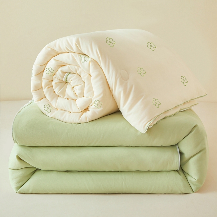 91家纺网 家纺一手货源 找家纺 维洋家纺 2025新款柔暖刺绣双层纱大豆子母被被子被芯 奶油绿花朵