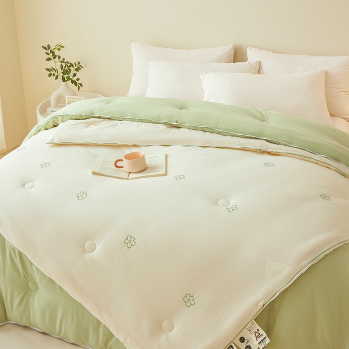 91家纺网 家纺一手货源 找家纺 维洋家纺 2025新款柔暖刺绣双层纱大豆子母被被子被芯 奶油绿花朵