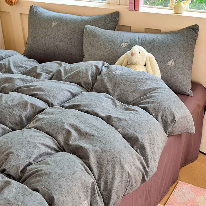 91家纺网 家纺一手货源 找家纺 卢赛尔 2025新款水洗珍珠印花四件套 暗香