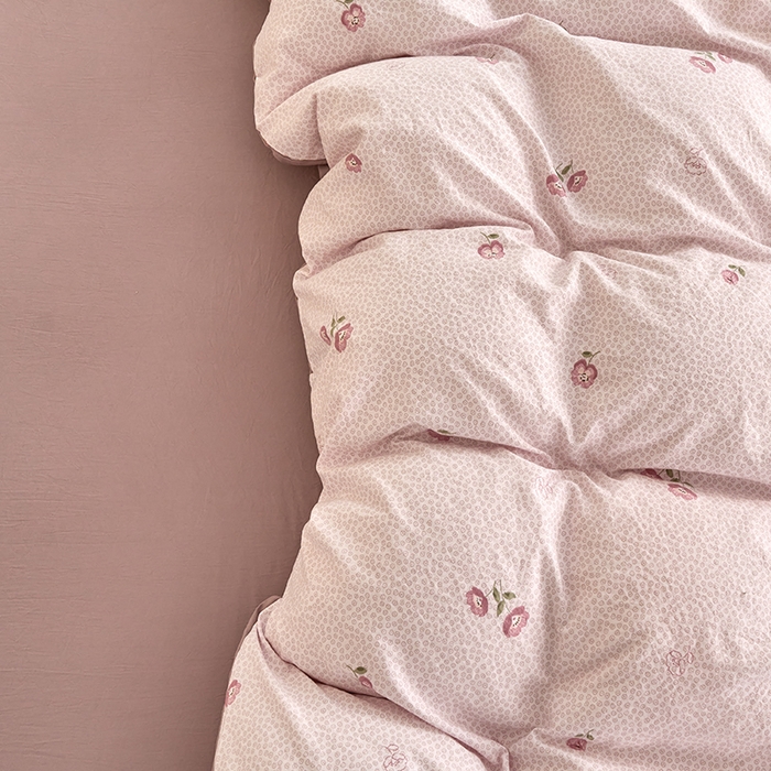 91家纺网 家纺一手货源 找家纺 卢赛尔 2025新款水洗珍珠印花四件套 相思粉