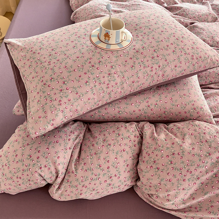 91家纺网 家纺一手货源 找家纺 卢赛尔 2025新款水洗珍珠印花四件套 甜心草莓