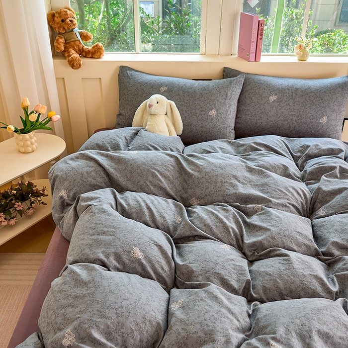 91家纺网 家纺一手货源 找家纺 卢赛尔 2025新款水洗珍珠印花四件套 暗香