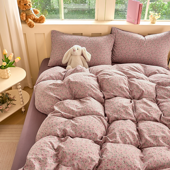 91家纺网 家纺一手货源 找家纺 卢赛尔 2025新款水洗珍珠印花四件套 甜心草莓